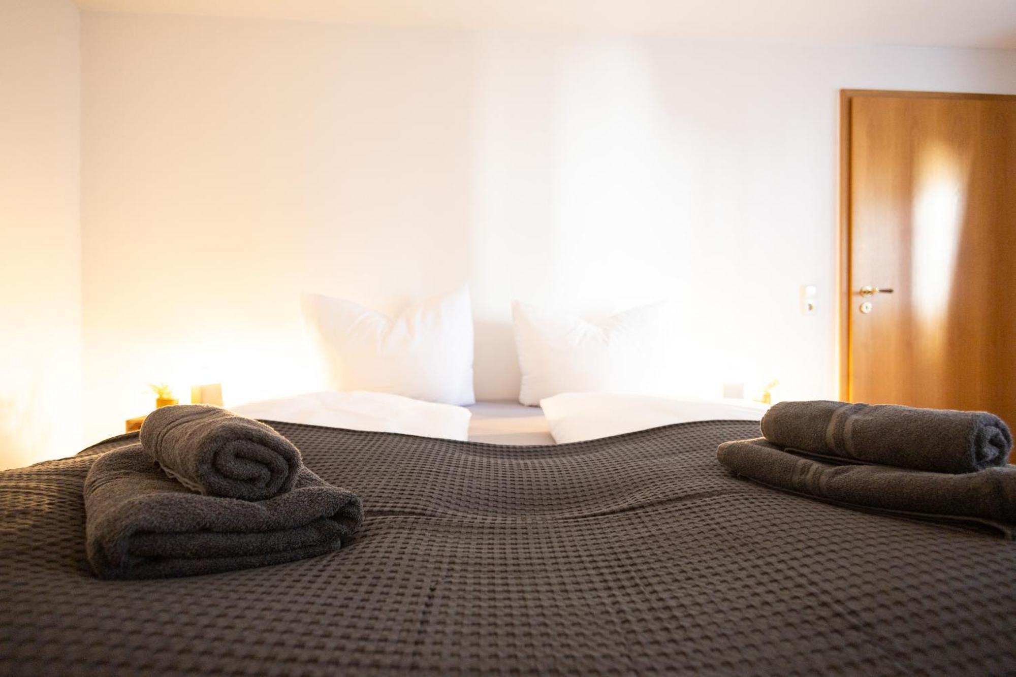 Ko-Living Space An Der Oper - Street Art Design Apartments Halle  Екстер'єр фото